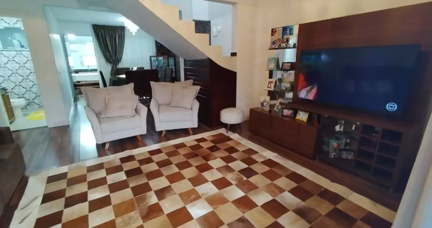 SOBRADO DIFERENCIADO A VENDA NO CENTRO DE CAMBORIÚ -SC, REALMENTE EM UMA EXPLÊNDIDA LOCALIZAÇÃO !