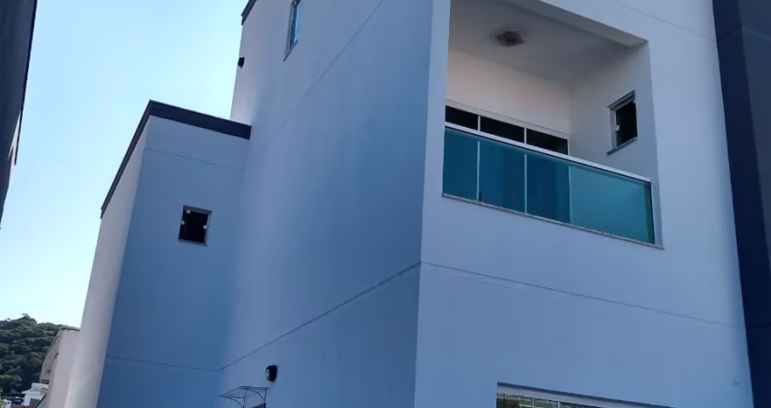 SOBRADOS TRIPLEX  EM BALNEÁRIO CAMBORIÚ.