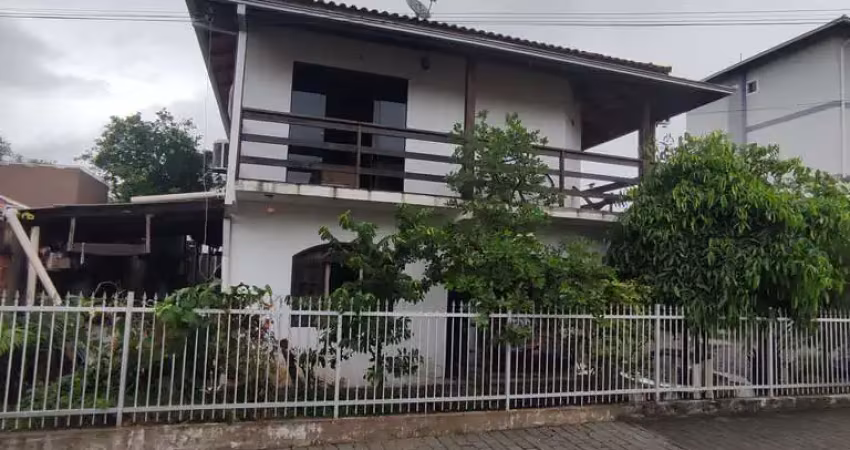 Residência à venda no bairro aventureiro, joinville
