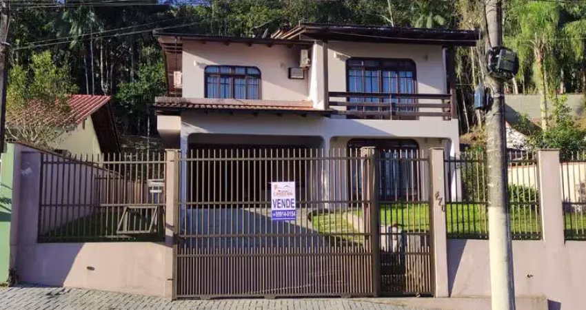 Casa com 3 quartos à venda na Rua João Dippe, 470, Iririú, Joinville