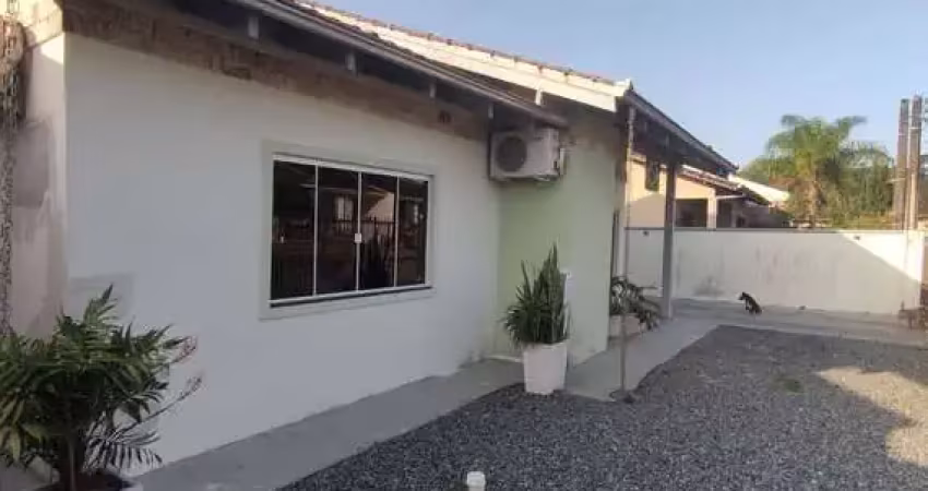 Casa averbada à venda em joinville, aceita imóvel maior valor.