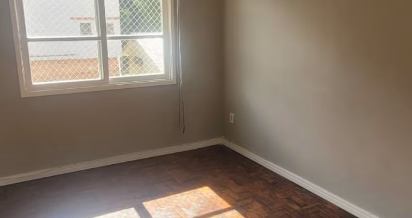 Apartamento de 3 quartos c/ vaga sol da manhã reformado  e desocupado em Ipanema