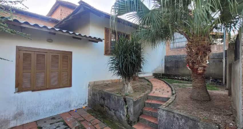 Casa com 2 Quartos, pátio na frente e atrás, churrasqueira e vaga na Zona Leste por 179 mil !!! Barbada !!