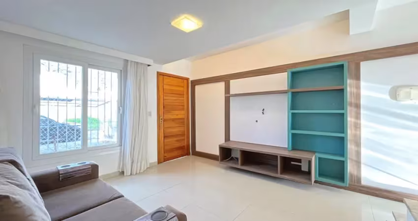 Linda casa  semi mobiliada c/ 2 suites, pátio e vaga na frente no guarujá