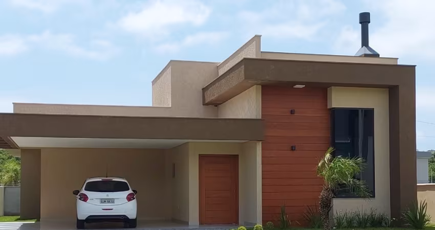 Casa térrea em condomínio fechado
