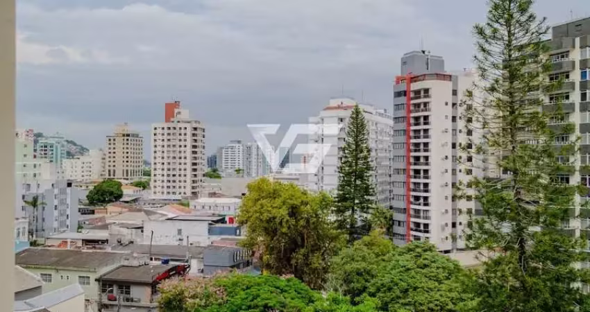 Apartamento semi mobiliado de 3 dormitórios no centro de florianópolis