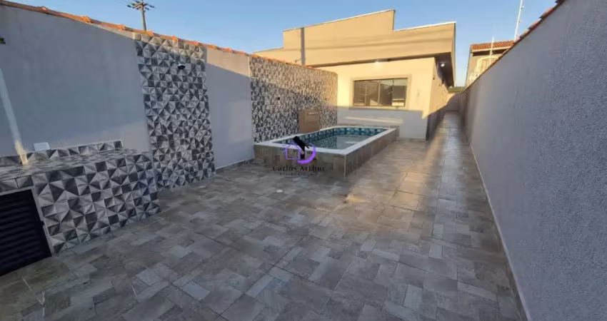 Casa nova a venda em itanhaém com piscina e 3 dormitórios