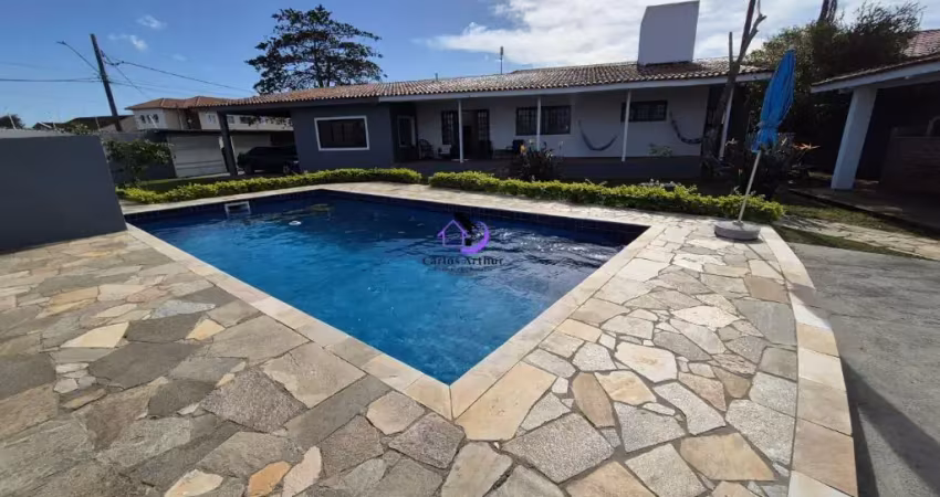 Casa estilo chacara lado praia com piscina e 800 metros de terreno em itanhaem