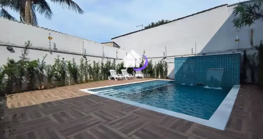 Casa em condomínio em itanhaém com piscina e 2 vagas de garagem