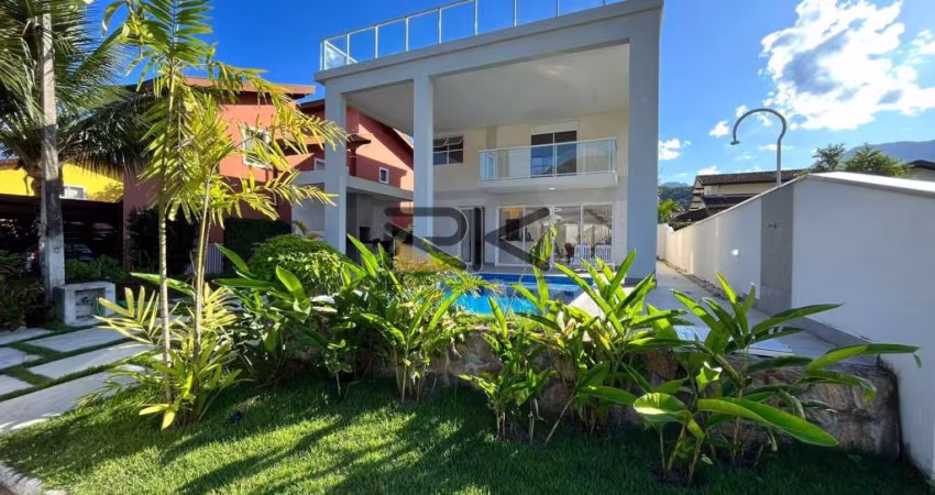 CASA EM CONDOMINIO FECHADO COM 4 DORMITÓRIOS SENDO 3 SUÍTES,2 VAGAS DE GARAGEM,VARANDA GOURMET COM CHURRASQUEIRA E PISCINA