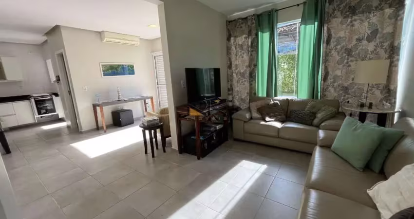 CASA DE CONDOMINÍO COM 3 DORMITÓRIOS SENDO 1 SUÍTE,SALA 2 AMBIENTES,COZINHA,ÁREA COMUM COM PISCINA E CHURRASQUEIRA