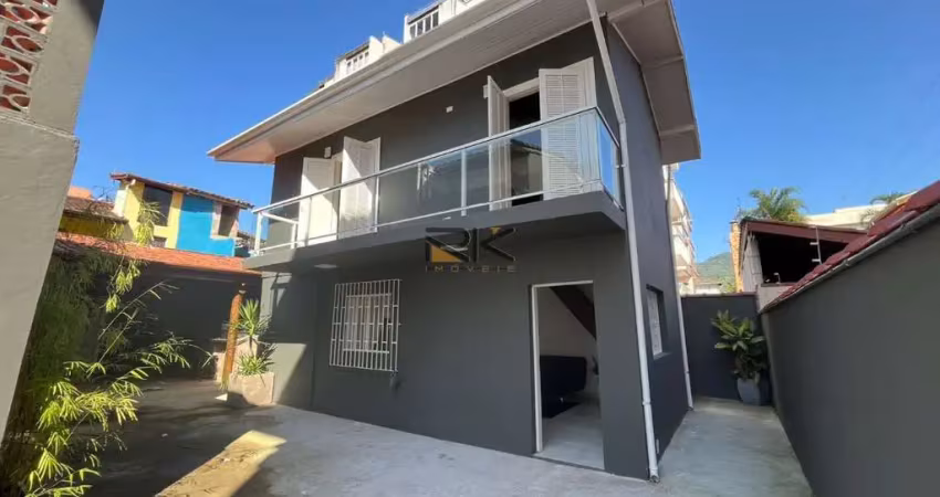SOBRADO NO ITAGUÁ 2 dormitórios,3 banheiros,sala de estar e varanda gourmet com cozinha integrada