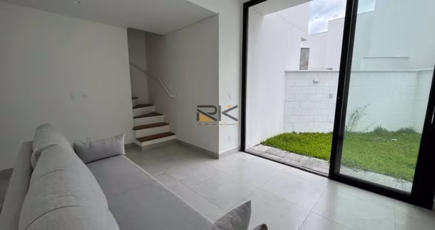CASA EM CONDOMINIO À VENDA