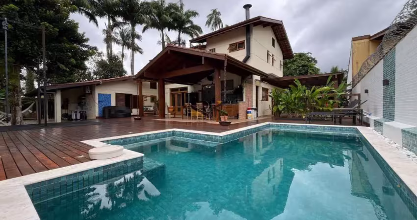 CASA À VENDA NO PARQUE VIVAMAR COM 4 DORMITÓRIOS SENDO 2 SUÍTES,COZINHA,VARANDA GOURMET