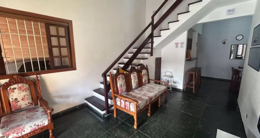CASA NO BAIRRO DA ESTUFA 1 COM 3 DORMITÓRIOS SENDO 2 SUÍTES,1 BANHEIRO SOCIAL,VARANDA