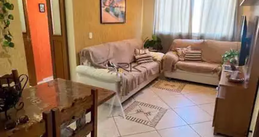 Apartamento à venda com sala de estar e jantar, 200 metros da praia
