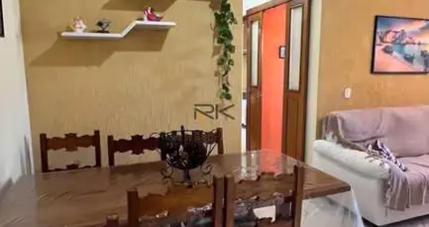 Apartamento à venda com sala de estar e jantar, 200 metros da praia
