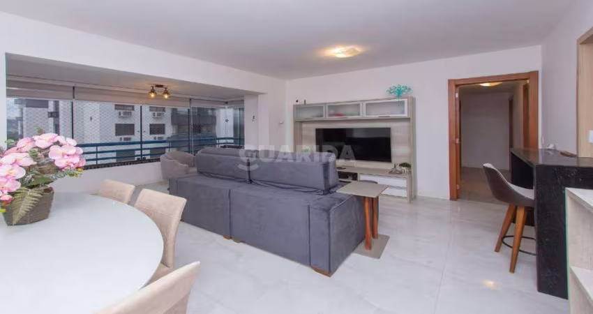 Lindo apartamento mobiliado com 3 dormitórios e 2 vagas de garagem no bairro Cristal