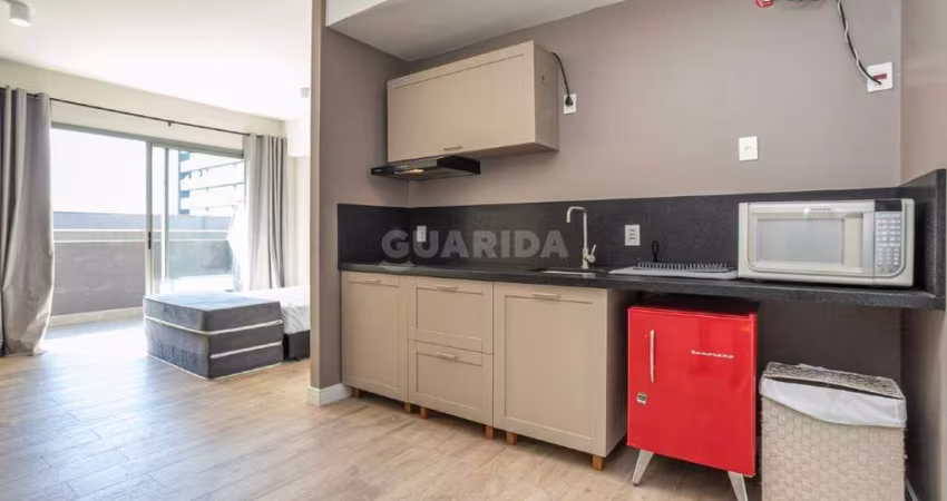 Apartamento estilo Loft, semimobiliado, com terraço no bairro Teresópolis!