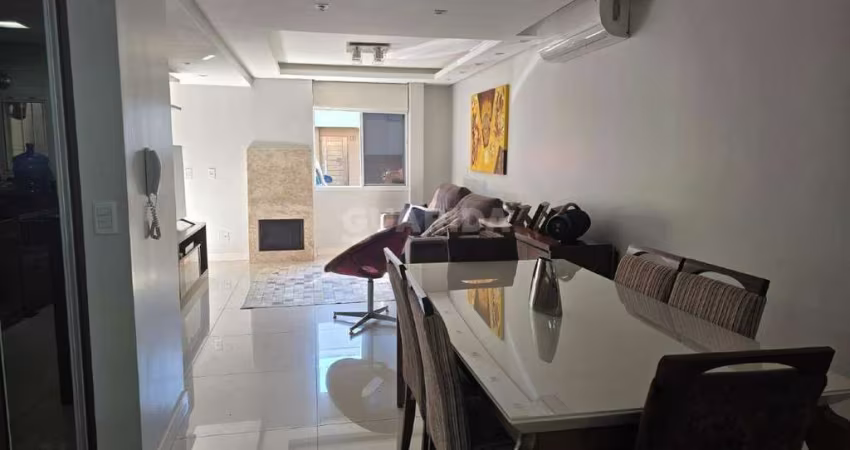Casa em condomínio semi-mobiliada com 3 dormitórios, sendo 1 suíte no bairro Alto Petrópolis.