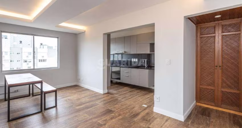 Apartamento semimobiliado com 1 dormitório, no bairro Cidade Baixa