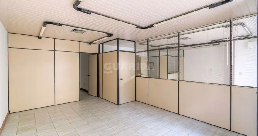 Conjunto Comercial Impecável com Sacada de 103m² no Menino Deus