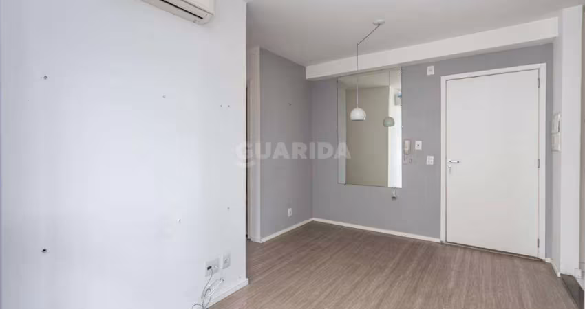 Excelente apartamento com 2 dormitórios, sendo 1 suíte, no bairro Humaitá