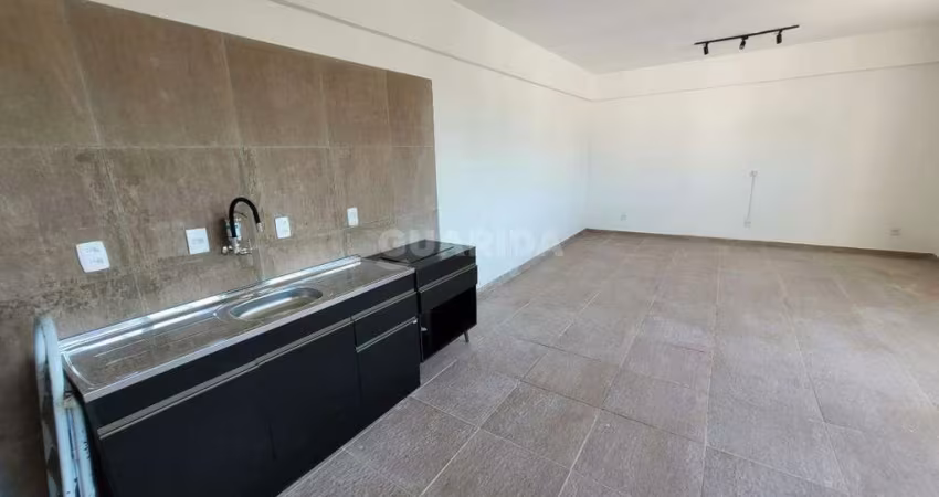 Apartamento estilo studio, com 1 vaga de garagem no bairro Floresta
