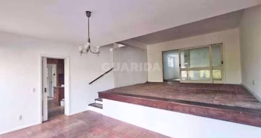 Casa Residencial com 4 dormitórios, sendo 1 suíte, para alugar no bairro Bela Vista