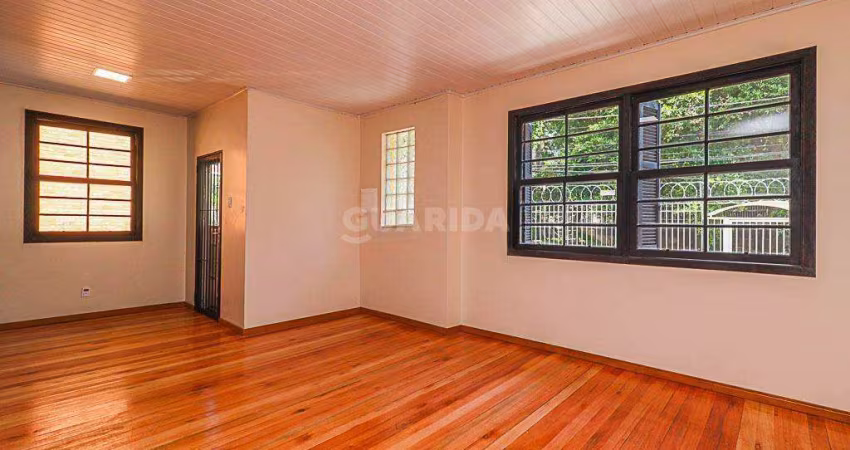 Casa Residencial com 6 dormitórios, no bairro Petrópolis