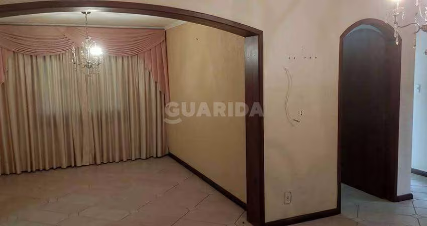 Casa Residencial com 350m², com 4 dormitórios no Bairro Partenon