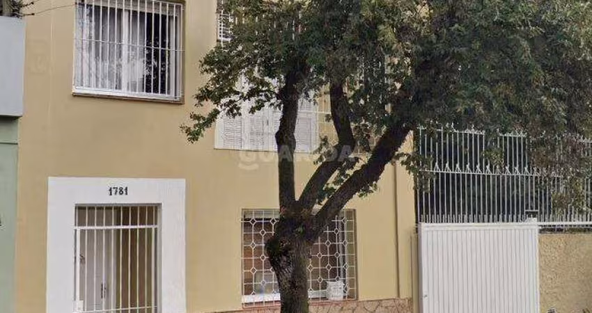 Casa Residencial com 3 dormitórios, e 2 vagas de garagem, no bairro Navegantes