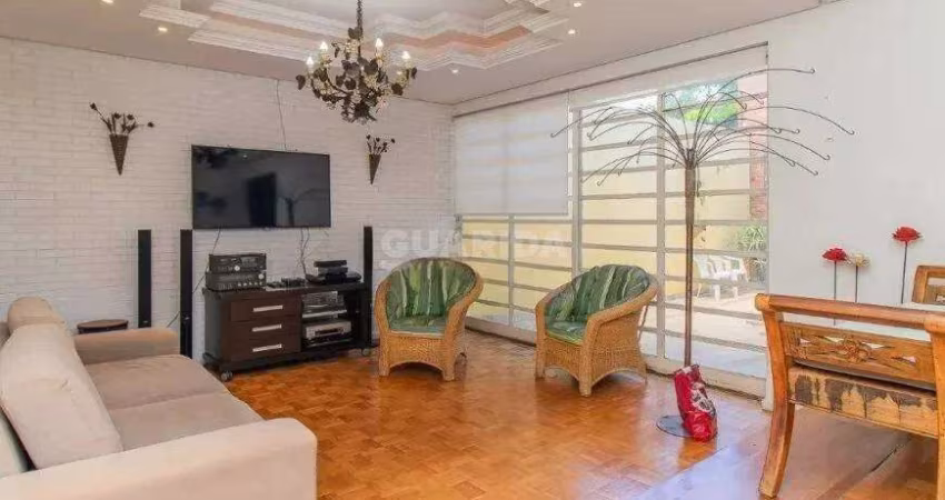 Casa Residencial de 234m², com 3 dormitórios, sendo 1 suíte no Bairro Três Figueiras