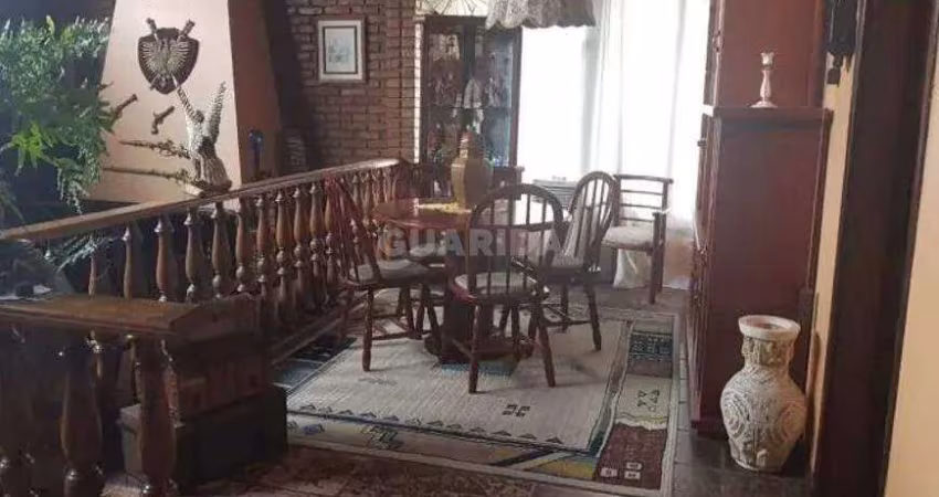 Casa residencial com 3 dormitórios no Bairro Alto Petrópolis