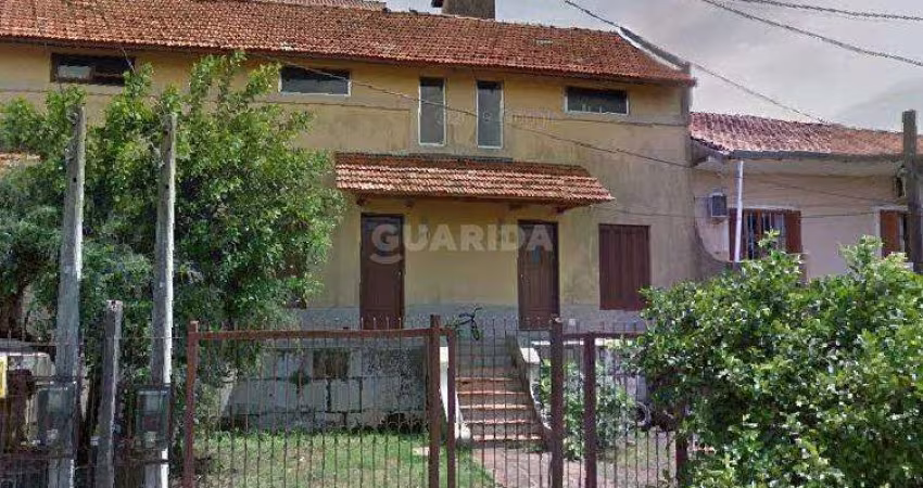 Casa Residencial/Sobrado com 1 dormitório, e 1 vaga de garagem no bairro Vila Nova