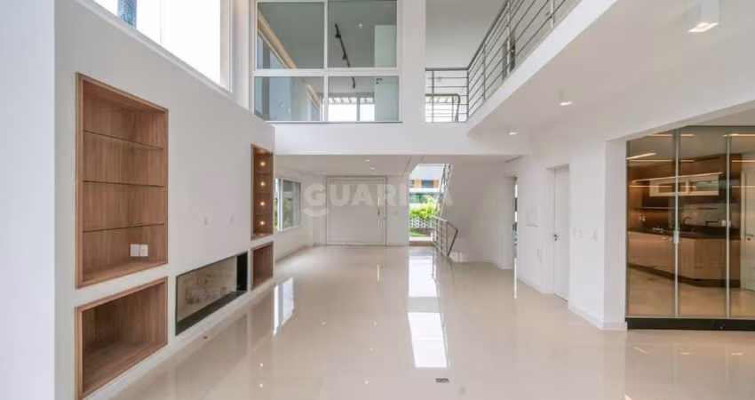 Excelente casa em condomínio com 3 dormitórios suítes e 4 vagas de garagem no condomínio Alphaville