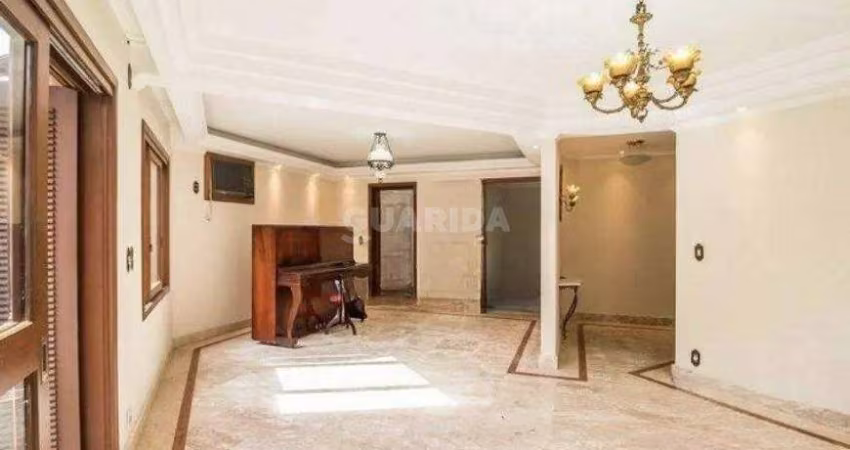 Casa com 3 dormitórios, sendo 1 suíte, e 2 vagas de garagem no bairro Menino Deus