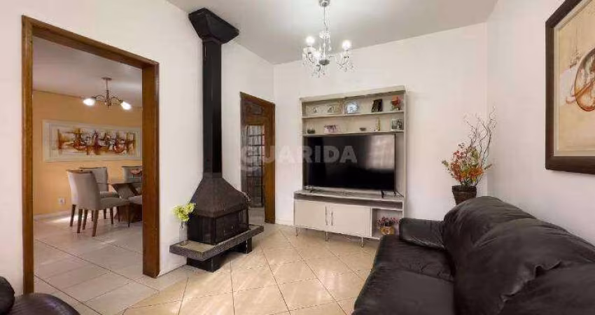 Casa Residencial com 4 dormitórios, sendo 1 suíte, no bairro Cavalhada