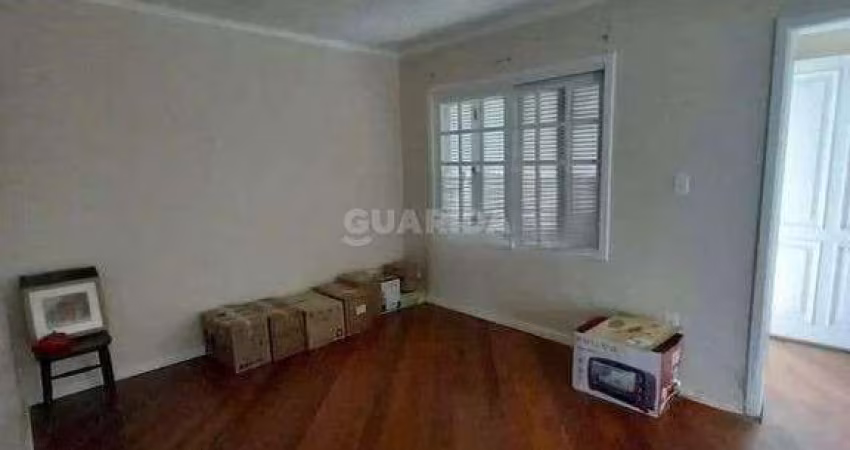 Casa Residencial com 4 dormitórios e 1 vaga de garagem no Bairro Jardim Itu Sabará