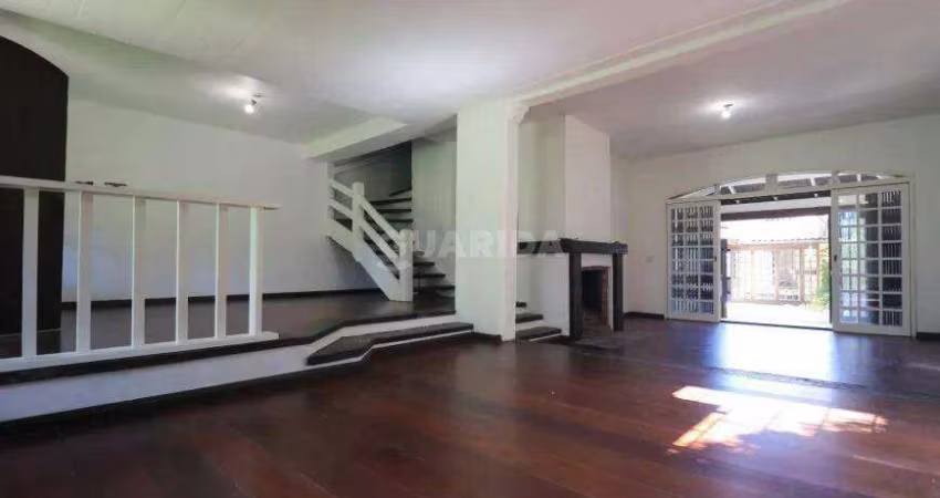Casa Residencial com 3 dormitórios e 3 vagas de garagem, no bairro Cristal