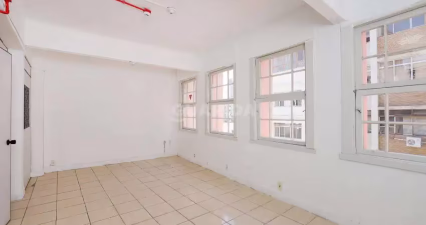 Sala comercial ampla localizada no centro histórico