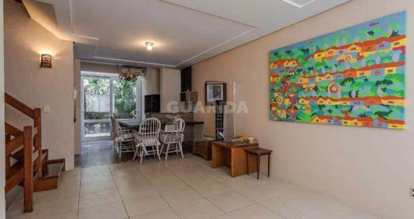 Casa em Condomínio com 4 dormitórios, sendo 2 suítes, e 2 vagas de garagem no bairro Chácara das Pedras