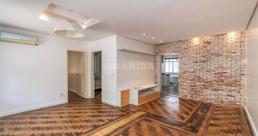 Casa residencial TÉRREA, de esquina, semi-mobiliada com 2 dormitórios no bairro Bela Vista