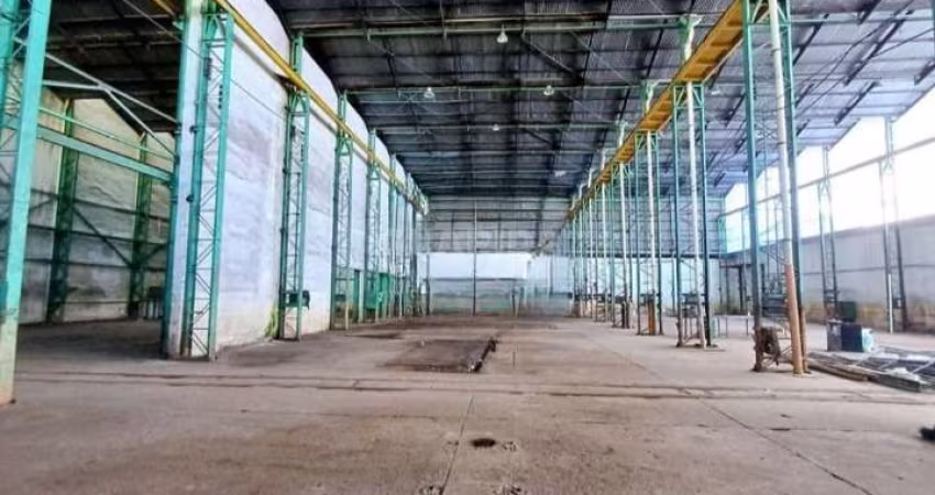 Pavilhão com 2.600m² no bairro São Geraldo
