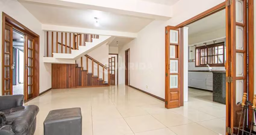 Casa residencial com 5 dormitórios e 6 vagas de garagem no bairro Jardim Itu Sabará