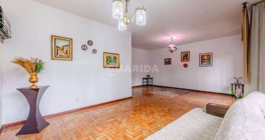 Casa Residencial com 3 dormitórios, sendo 1 suíte, e 4 vagas de garagem no bairro Boa Vista