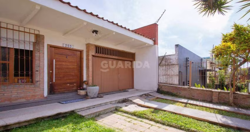 Casa Residencial com 3 dormitórios e 2 vagas de garagem no bairro Jardim Botânico
