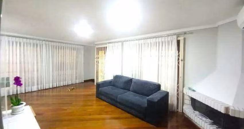 Casa residencial com 3 dormitórios, sendo 1 suíte, e 3 vagas de garagem no bairro Tristeza