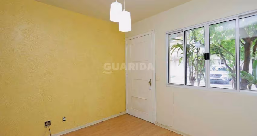 Casa em Condomínio com 3 dormitórios, sendo 1 suíte, 1 vaga de garagem no bairro Humaita