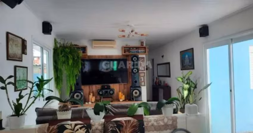 Casa MOBILIADA com 2 dormitórios sendo 1 suíte para alugar no bairro Guarujá.
